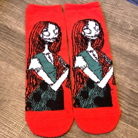 🍒🍒 Sally Claw Fuzzy Socks - Picture 3 of 5